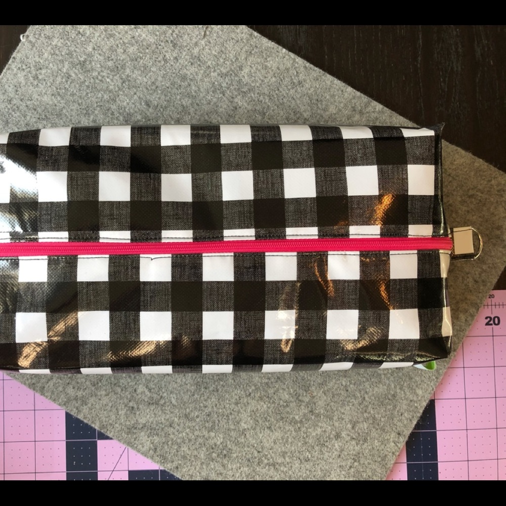 Vinyl Dopp Kit - Picture 4 of 4